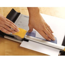 -1-Guillotina Fellowes Neutron A4-1